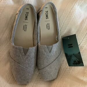 TOMS Grey Felt Faux Shearling Alpargatas Size 8